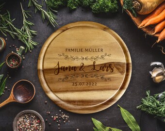 Personalized round snack board with desired name, high-quality wooden board for families, wooden cutting board with engraving name as a gift
