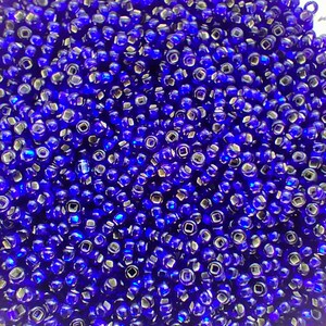 20g / 50g perla di semi di vetro ceco, 2mm Preciosa Czech Rocailles 10/0, foro quadrato, trasparente blu scuro rivestito in oro, perline per gioielli
