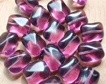 Dunkelviolette böhmische Glasperlen, Unregelmäßig oval, 18x15x10mm