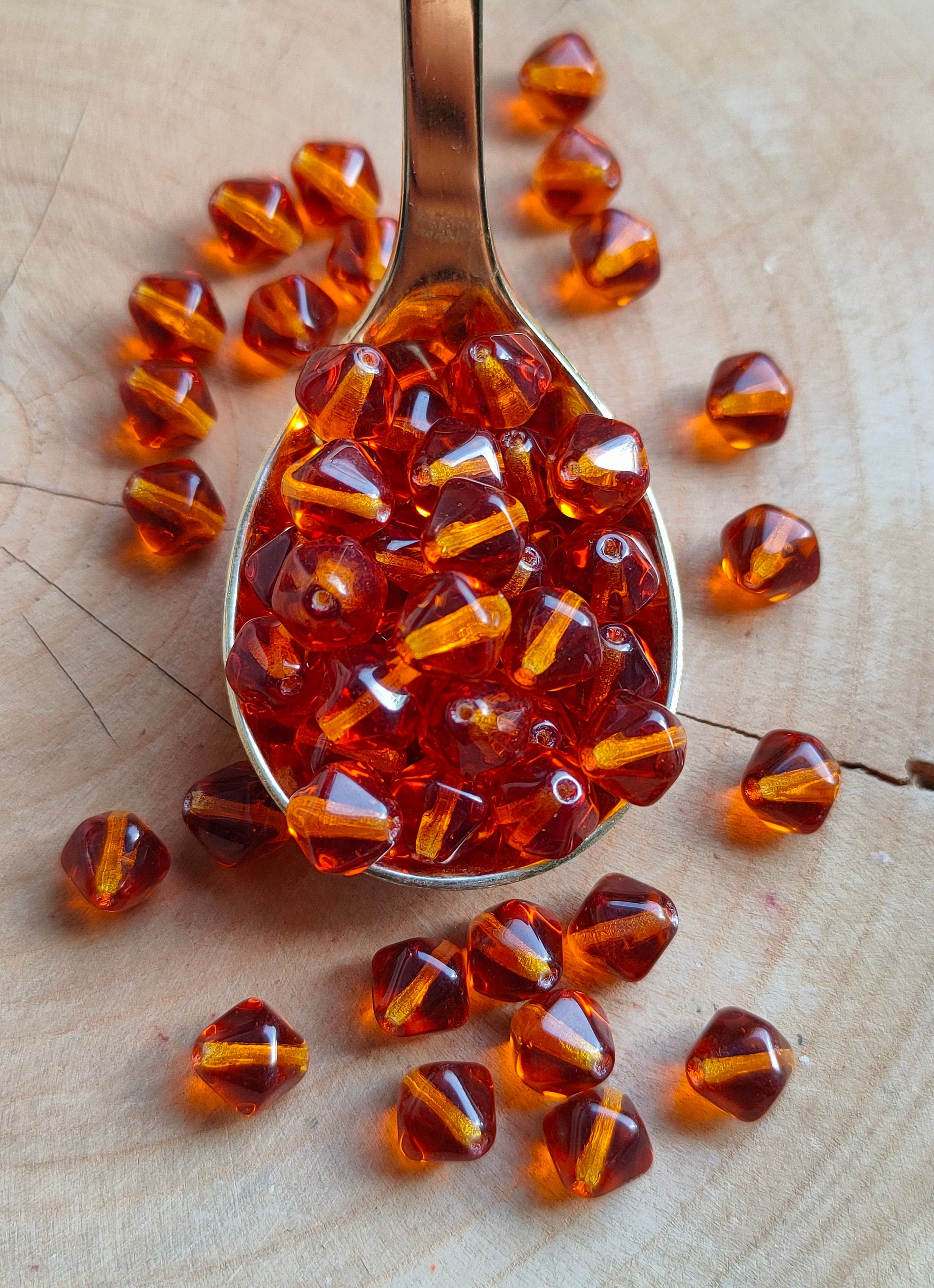 チェコガラスバイコーンビーズ、ダークトパーズランタンビーズ、8mm