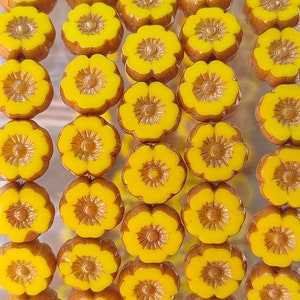 10/25 perline di fiori gialli Picasso, fiore hawaiano in bronzo opaco da 8 mm, perlina di vetro ceca, perlina per gioielli, viola del pensiero, fiore di ibisco