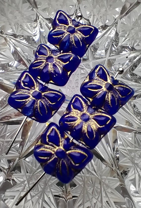 Lot De 200 Perles Anciennes En Verre Bleu Forme Papillon - Vintage - Fabriqué En France