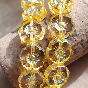Perline di fiori cechi 10/25, fiore hawaiano giallo da 8 mm, perlina di vetro trasparente Luster, perlina per creazione di gioielli, fiore di viola, fiore di ibisco