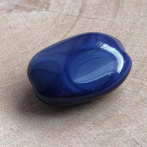 Cuenta focal de cristal checo azul oscuro, joyería artesanal bohemia (cuenta ovalada de patata de 25 mm)