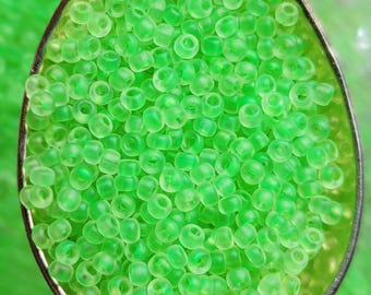Neon Green Czech Glass Seed Beads 10/0, 2mm Rocailles