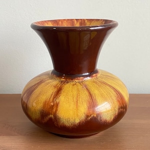 Vintage blue mountain pottery yellow & brown vase - BMP - 5” tall x 5” wide