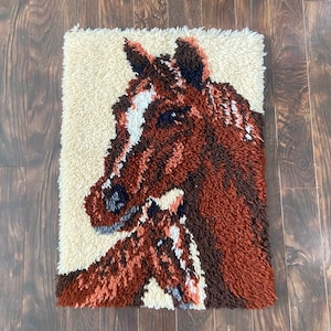 Alfombra de pared vintage con diseño de caballos - mini alfombra - 27” x 20”