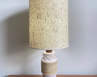 Vintage MCM ceramic table top lamp with original shade - 23” tall