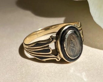 Antique Gold Black Enamel Mourning Hair Locket Ring. Late Georgian, 1840s 12k Victorian, English. US 6 1/2