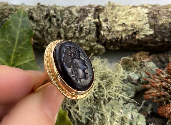 Antique Victorian Sardonyx Intaglio Ring. 12k Ros… - image 5