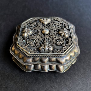 Antique Dutch Silver Wirework Repousse Box. Victorian, Georgian 1840s, Squared Hinged Snuff/Trinket With Scalloped Border, NSEW Hallmarks.