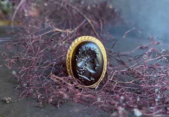 Antique Victorian Sardonyx Intaglio Ring. 12k Ros… - image 1