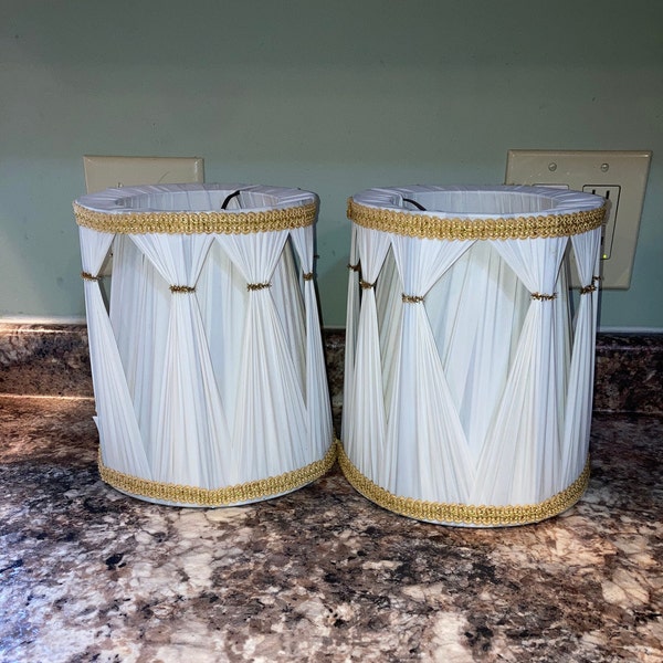 Vintage mid century modern pull pleated plastic clip on lampshade Hollywood regency white gold golden yellow
