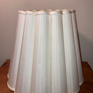 Vintage Fluted Mid Century Lamp Shade Neutral Cream off White Color, fluted shade MCM lampshade unique lampshade chic shade, scalloped