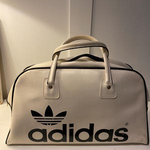 Vintage adidas bag - Etsy 日本 adidas アディダス 旧ロゴ ヴィンテージ スクバ アメリカ