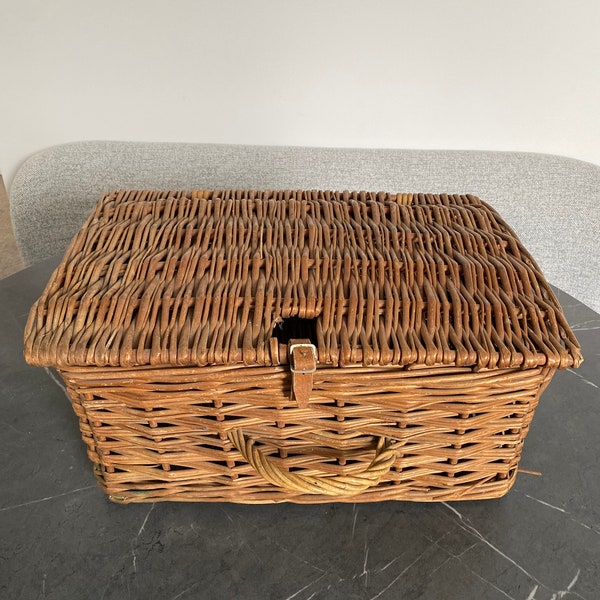 Vintage Wicker Hamper / case / Basket