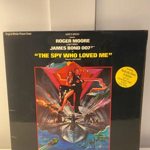 James Bond The spy who loved me   Vinyl Soundtrack Album.  1977 release . Excellent condition.
