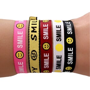 Vrolijke Lint armbandjes: jadore, smiley, dream, love, let love rule, golfjes, pijltjes of hartjes. afbeelding 3