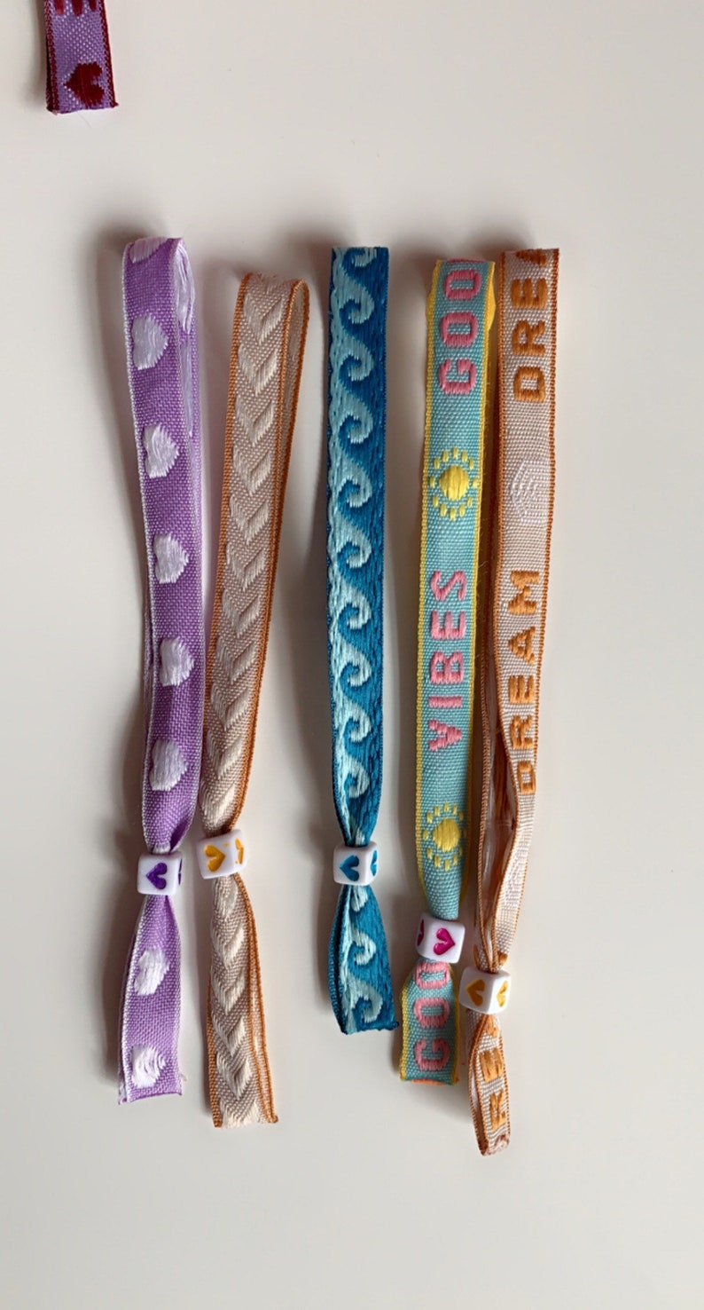 Cheerful Ribbon bracelets: j'adore, smiley, dream, love, let love rule, waves, arrows or hearts. image 5