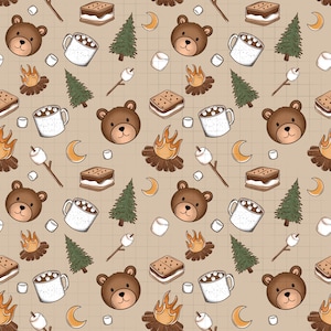Puede incluir: Patrón repetitivo con ilustraciones de temática campestre. Caras de osos marrones, tazas de chocolate caliente, hogueras, s'mores, malvaviscos en palitos, pinos y lunas crecientes sobre un fondo de cuadrícula beige.
