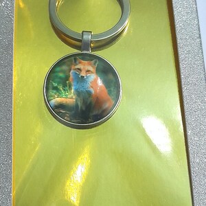 Brelok z motywem Fox and Clock – prezent dla miłośników książek i miłośników przyrody