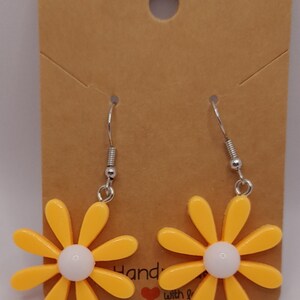 Elegance Blossoms: Handcrafted Flower Earrings for Radiant Summer Days