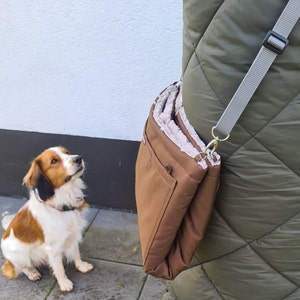 2in1 Hundedecke und Tasche in einem für unterwegs mit abnehmbaren Gurt / Reisedecke / Büro / Café / Restaurant optional PERSONALISIERT Bild 3