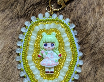 Groene en gouden sleutelhanger met anime-meisjekralen
