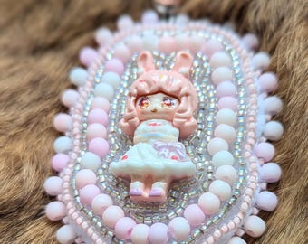 Roze en witte sleutelhanger met anime-meisjekralen