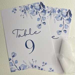 Hochzeit Tischnummern oder Namenskarten - Set von 10 - Shades of Blue Foliage - Zahlen 1 bis 10 plus Top Table - Kann personalisiert werden