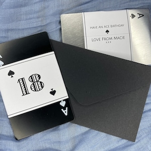 Regalo de cumpleaños número 18: abridor de botellas de naipes Ace of Spades de acero macizo con funda personalizada
