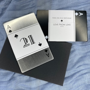 21. Geburtstagsgeschenk - Massiver Stahl Ace of Spades Spielkarte Flaschenöffner mit personalisierter Hülle