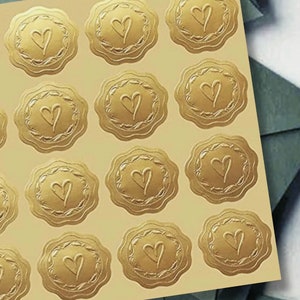 Pegatinas para sellar sobres de invitación de boda con efecto de lacre dorado y detalle de corazón en relieve