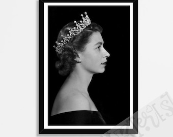 Queen Elizabeth II Portrait Wall Art | Monochrome Full Profile | Accession Portrait by Dorothy Wilding 1952 | Choice of print sizes