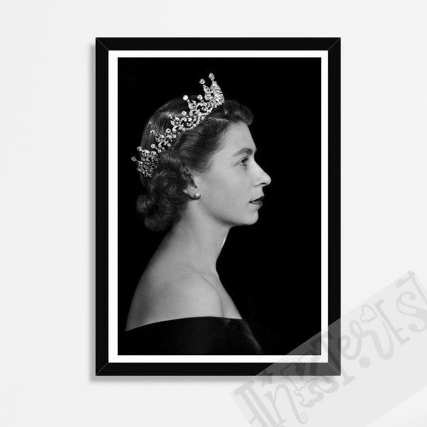 Königin Elizabeth II Porträt Wandkunst | Monochrome Vollprofil | Accession Portrait von Dorothy Wilding 1952 | Auswahl der Druckgrößen
