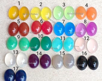 Cabochon ovale: gemma con retro piatto e lucidata, ideale per la creazione di gioielli.