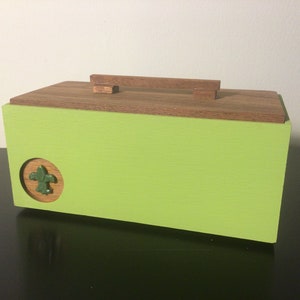 Decorative box with fused glass Flur de lis