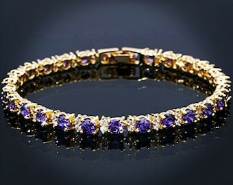 Bracelet en or jaune avec améthystes violettes et diamants créés dans un coffret cadeau