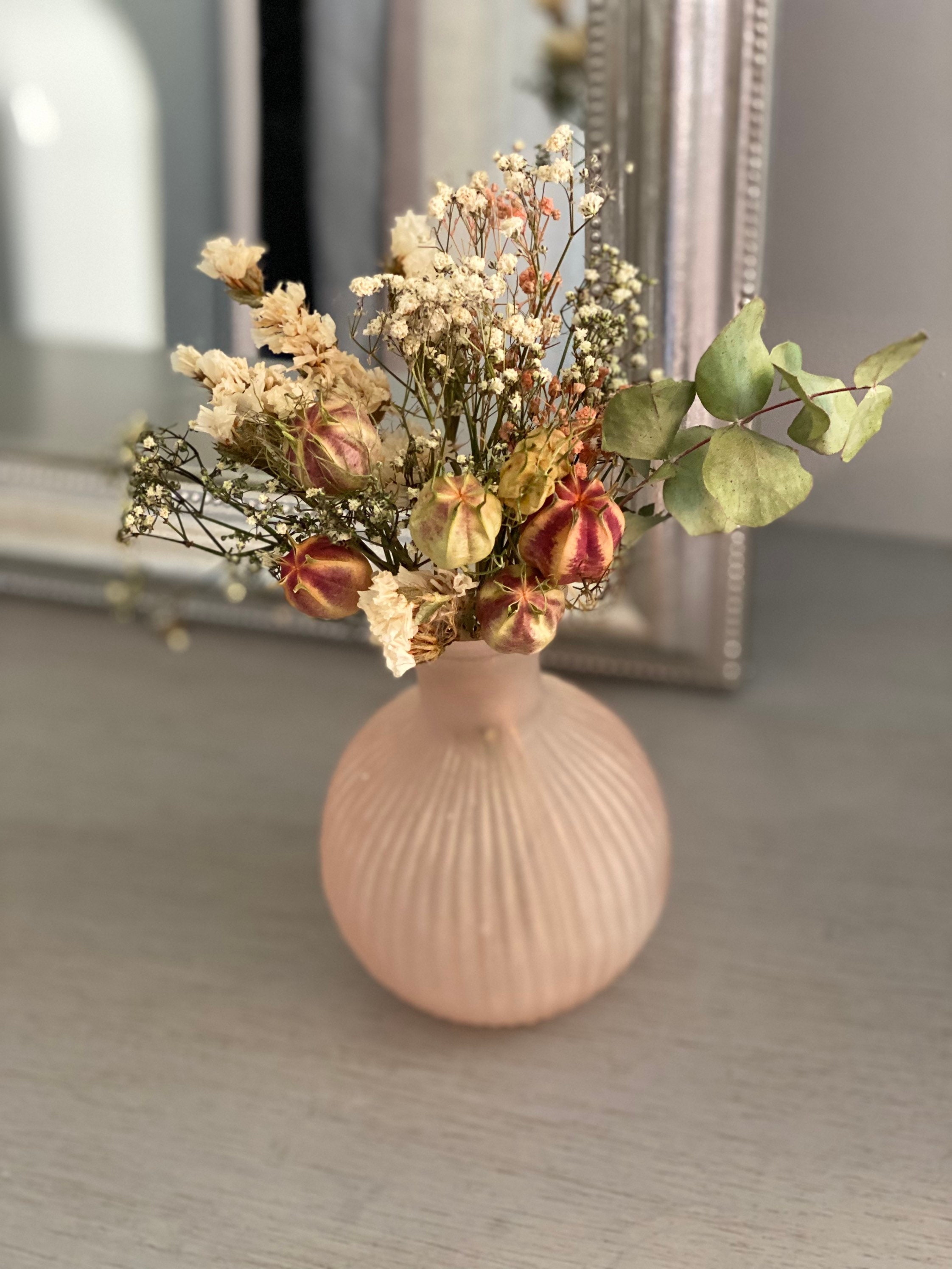 Fleurs Séchées et Vase en Verre Rosé