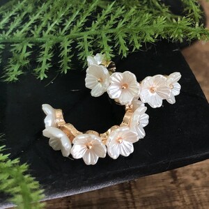 Flower Hoop Earrings, Wreath Earrings, Botanical Earrings, Flower Jewelry, Bridal Earrings, Wedding Jewelry, Gift for Her