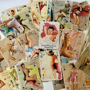 Carte da poker e bridge Pin Up. Carte da gioco