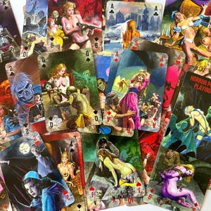 Carte da poker e bridge horror Pulp Fiction. Carte da gioco horror Pin Up