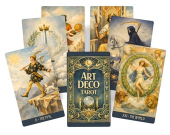 Può includere: Un mazzo di carte dei tarocchi Art Deco con una scatola centrale recante il testo Art Deco Tarot, circondato da varie carte illustrate tra cui Il Matto, Il Mondo, una spada con corona, una figura con moneta, un monarca e una figura incappucciata.