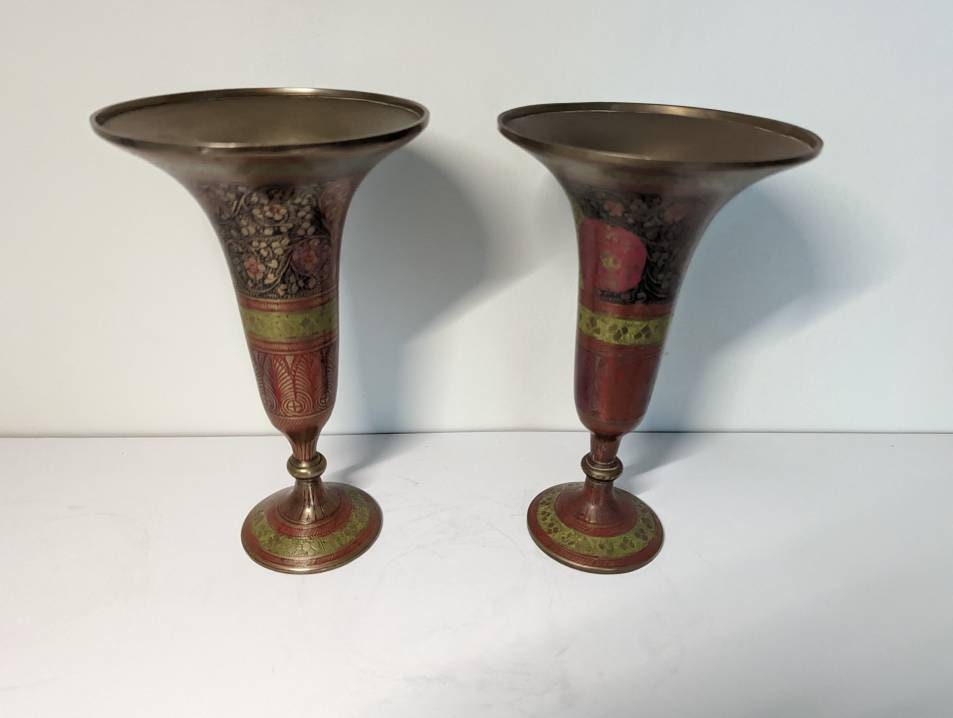 Une Paire de Vases en Bronze à Décor Cloisonné