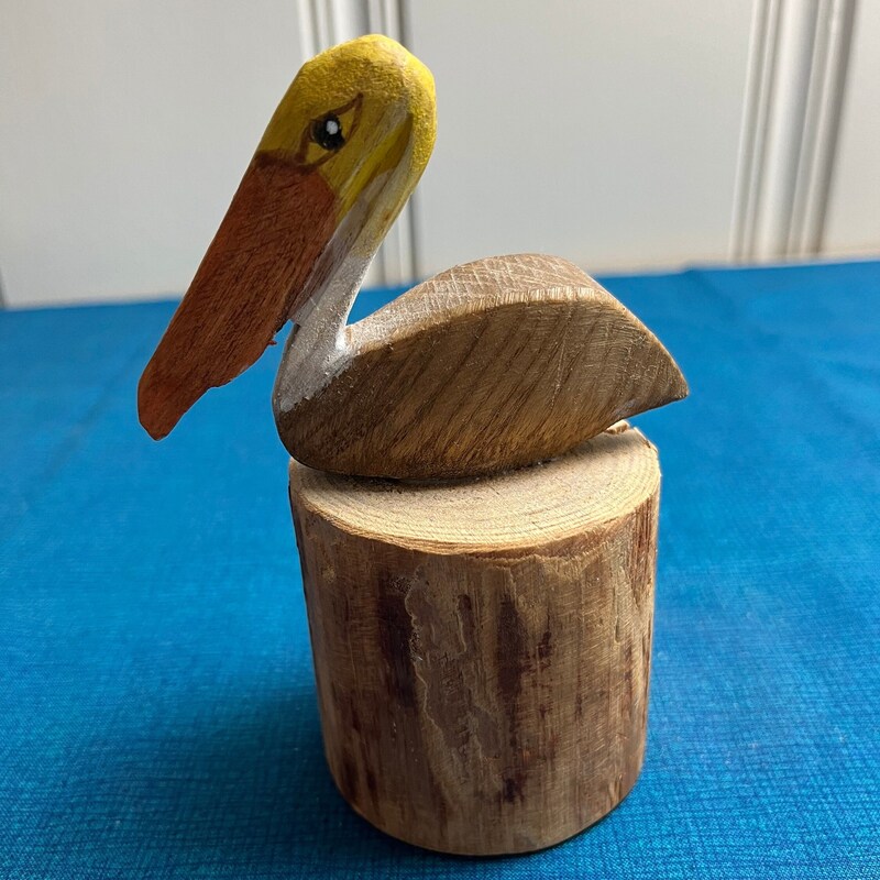 Pélican en bois