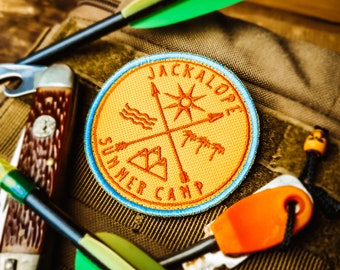 Water Mountain Forest – Sommer Camp, Velcro Aufnäher, Jackalope Wald, Pfadfinder Patch, Stickerei Moral Aufnäher, Pfadfinder, Camping, Bushcraft