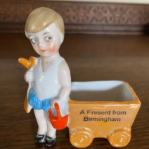 Souvenir vintage Un cadeau de Birmingham Little Boy & Cart c. 1920