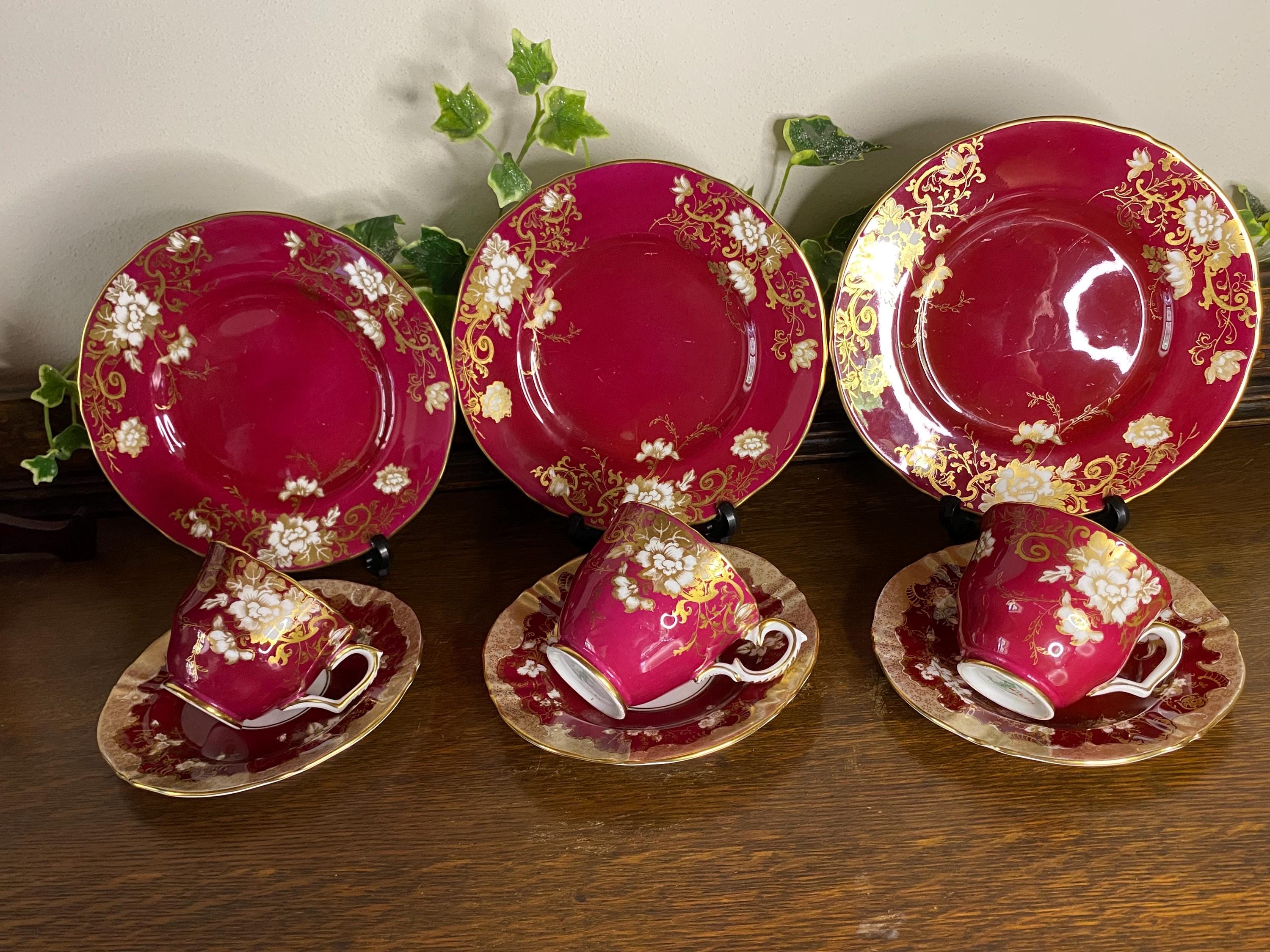 英国製ヴィンテージ　クラウンスタッフォードシャー　バーガンディ × 金彩のトリオ 英国製ヴィンテージ クラウンスタッフォードシャー バーガンディ