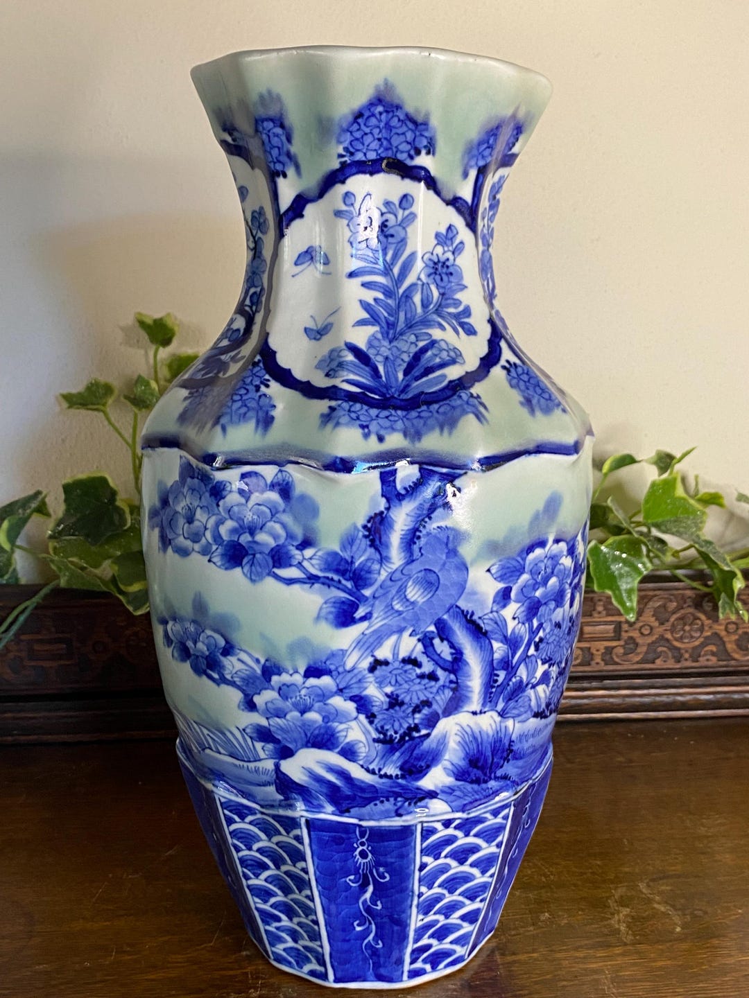 青白磁の花瓶 山水画と鳥のデザイン　中国陶芸　アンティーク　♤ il_1080xN.7066668561_dj85.jpg