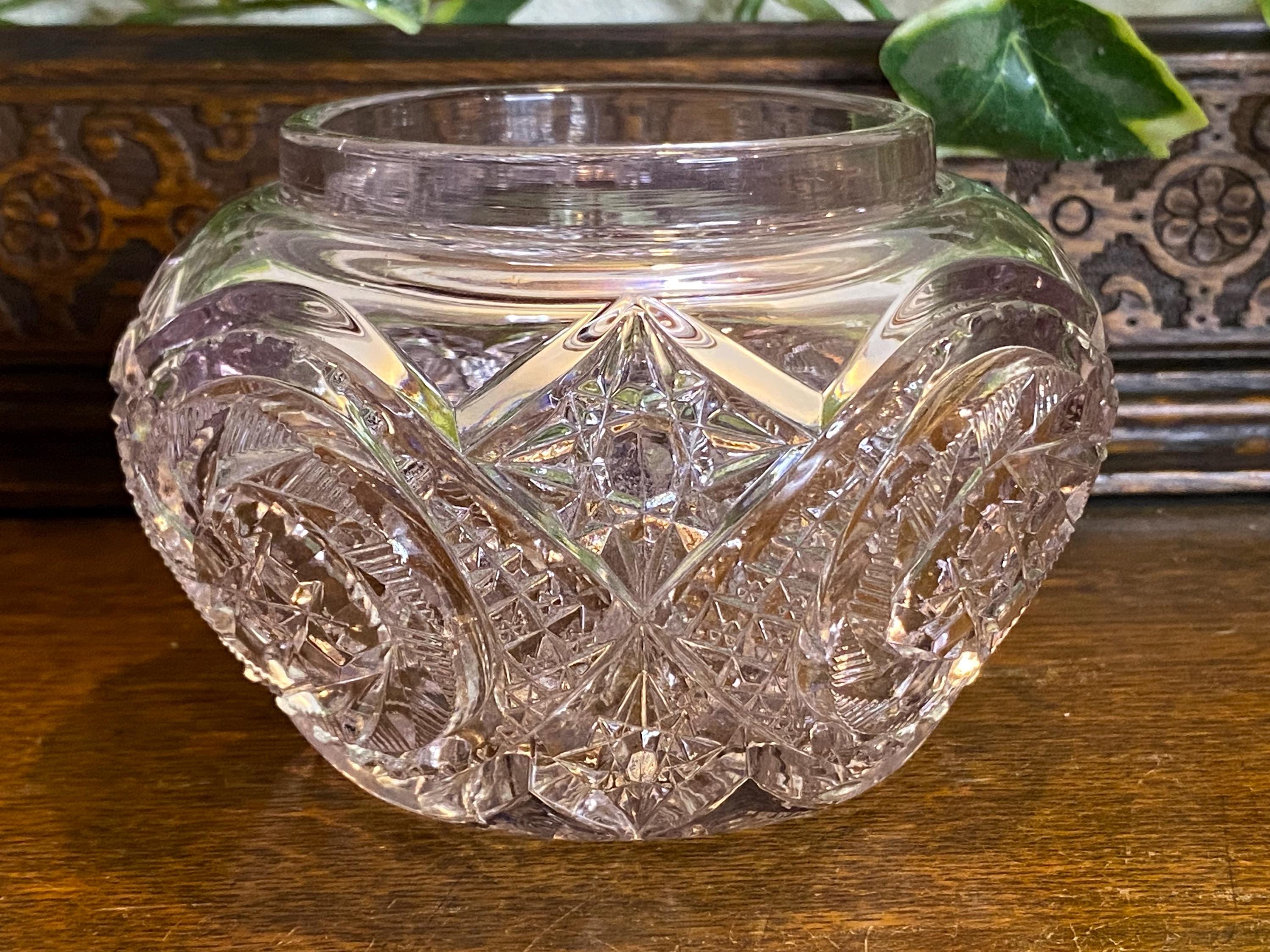 Rosace vintage en verre taillé et manganèse